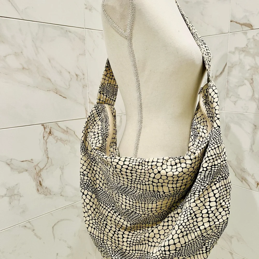 Old Navy Black and Cream Hobo Bag
